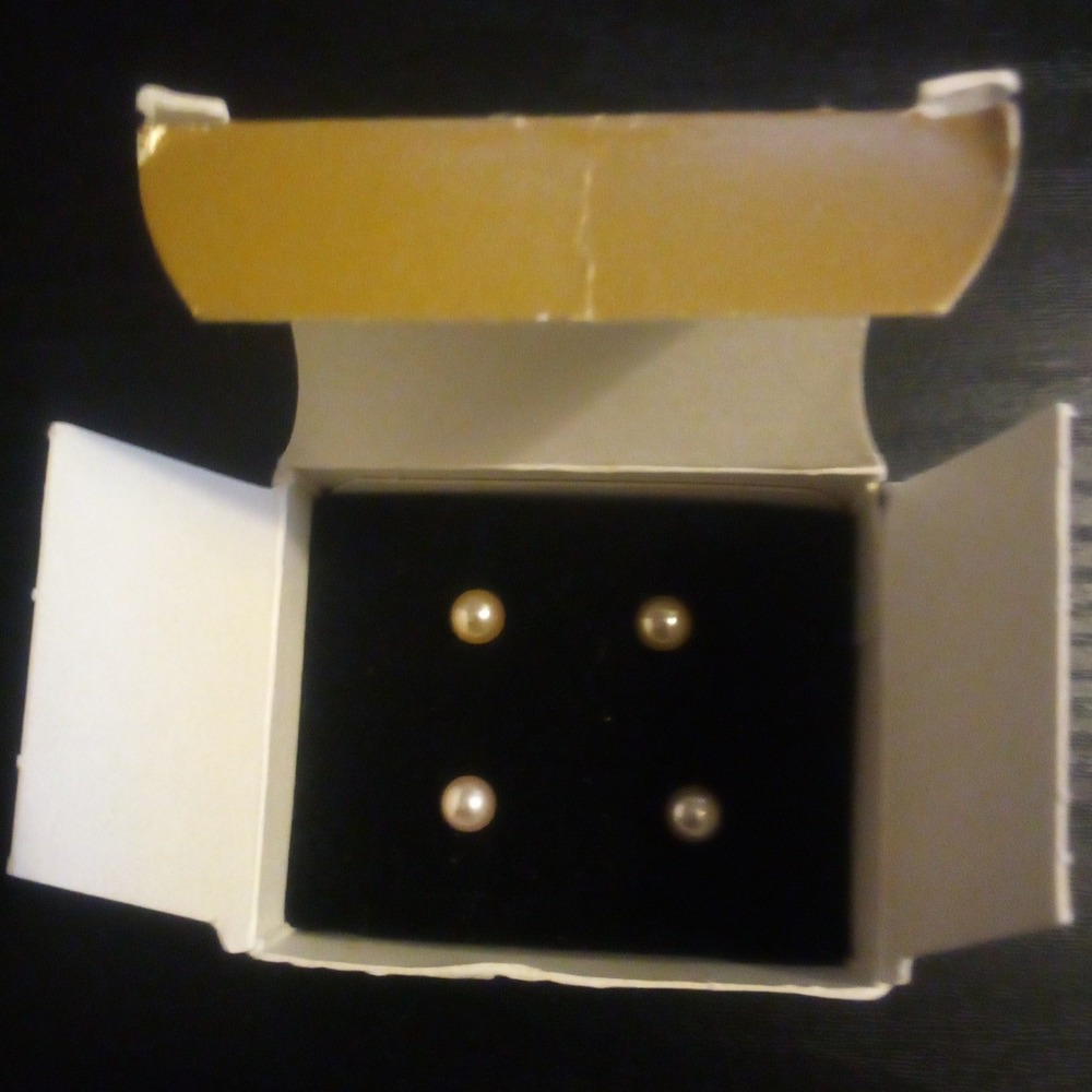 1999 Avon Radiant Pearlesque Earring 2 Pairs White Gold Faux Pearl Studs Pierced